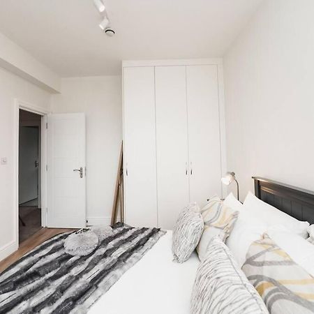 Newly Renovated Modern 4 Bed 3 Bath Apartment ロンドン エクステリア 写真