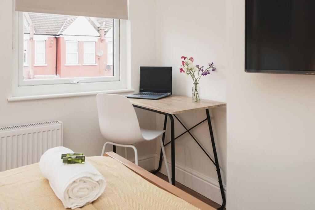 Newly Renovated Modern 4 Bed 3 Bath Apartment ロンドン エクステリア 写真