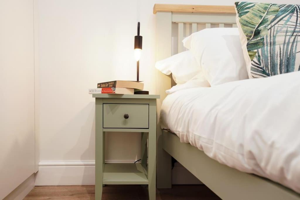 Newly Renovated Modern 4 Bed 3 Bath Apartment ロンドン エクステリア 写真