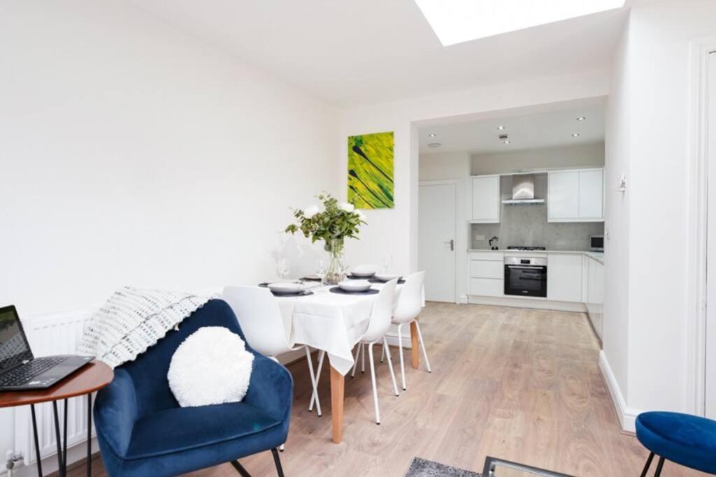 Newly Renovated Modern 4 Bed 3 Bath Apartment ロンドン エクステリア 写真