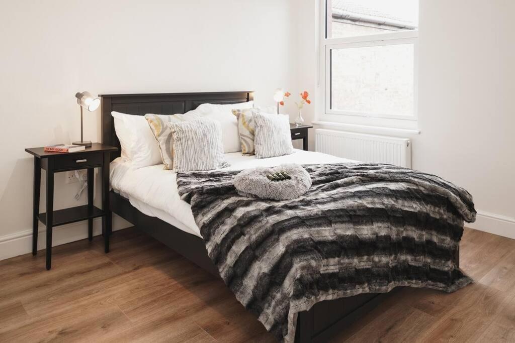 Newly Renovated Modern 4 Bed 3 Bath Apartment ロンドン エクステリア 写真