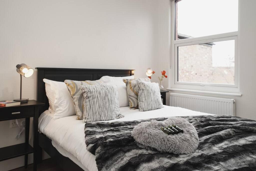 Newly Renovated Modern 4 Bed 3 Bath Apartment ロンドン エクステリア 写真