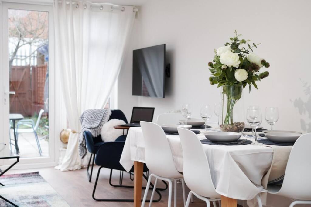 Newly Renovated Modern 4 Bed 3 Bath Apartment ロンドン エクステリア 写真