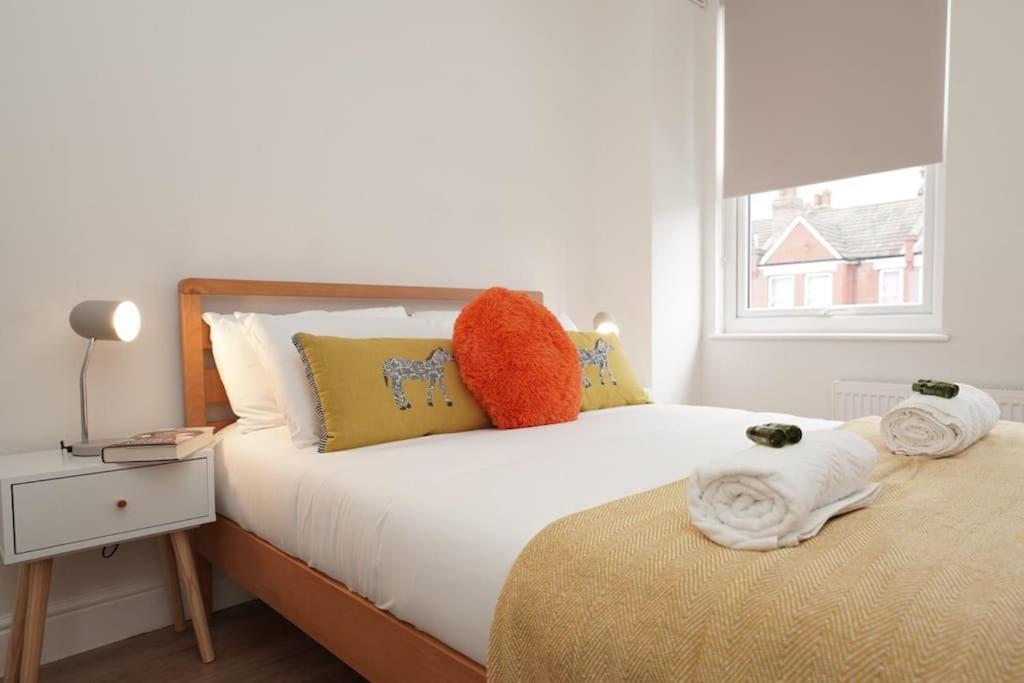 Newly Renovated Modern 4 Bed 3 Bath Apartment ロンドン エクステリア 写真