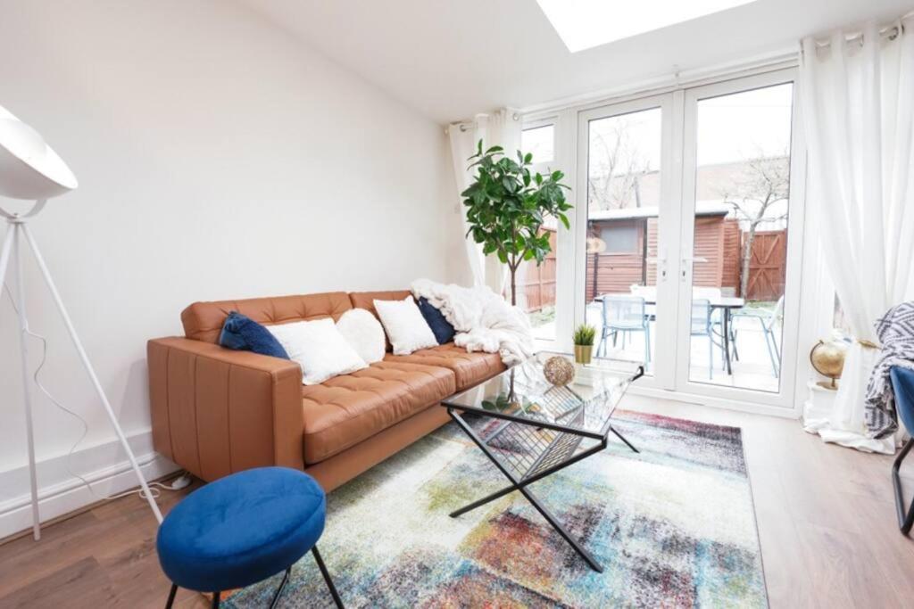 Newly Renovated Modern 4 Bed 3 Bath Apartment ロンドン エクステリア 写真