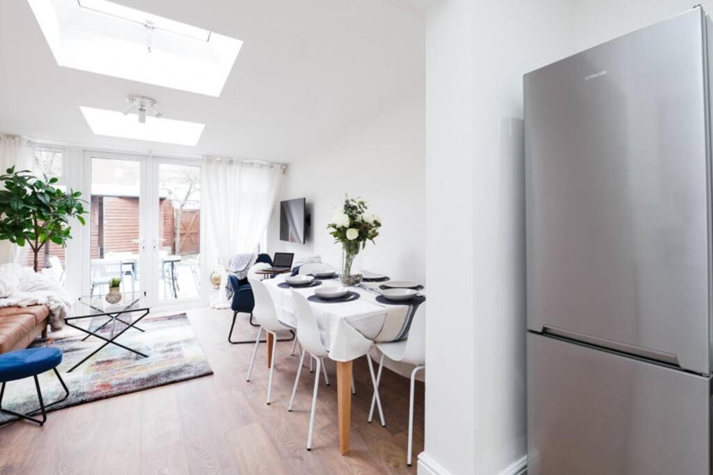 Newly Renovated Modern 4 Bed 3 Bath Apartment ロンドン エクステリア 写真