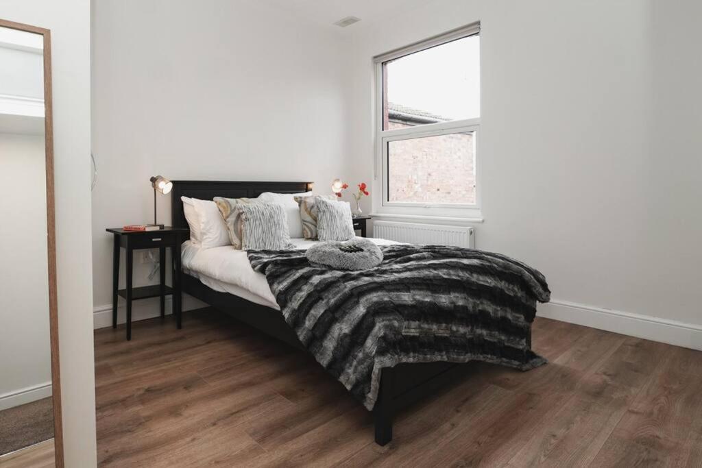 Newly Renovated Modern 4 Bed 3 Bath Apartment ロンドン エクステリア 写真