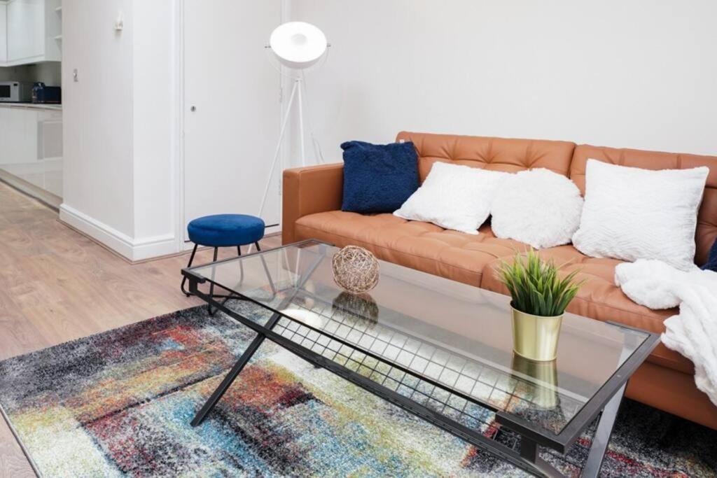 Newly Renovated Modern 4 Bed 3 Bath Apartment ロンドン エクステリア 写真