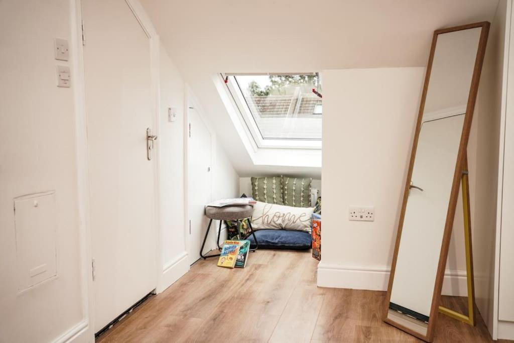 Newly Renovated Modern 4 Bed 3 Bath Apartment ロンドン エクステリア 写真