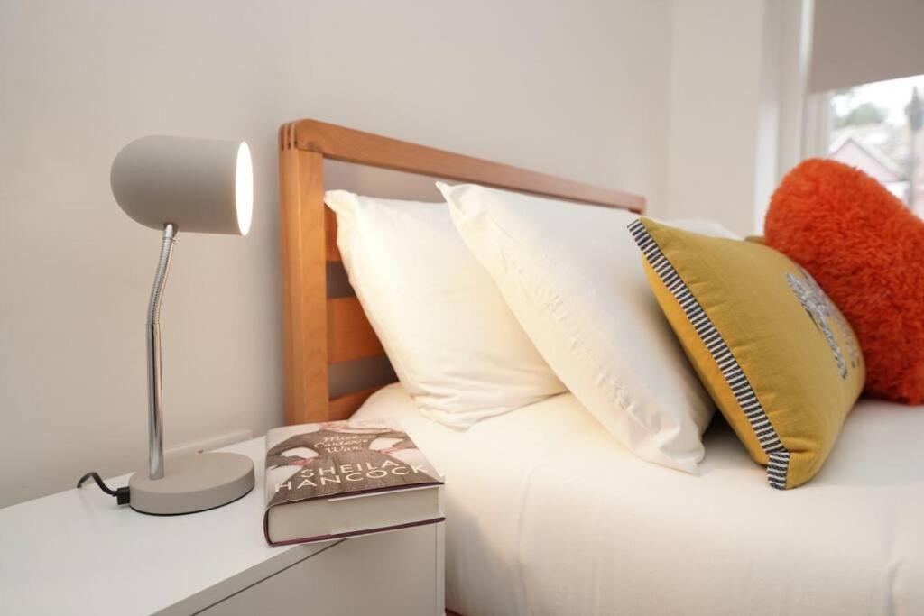 Newly Renovated Modern 4 Bed 3 Bath Apartment ロンドン エクステリア 写真