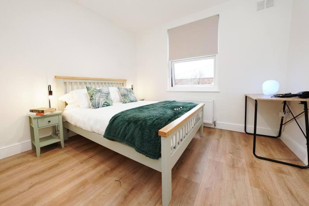 Newly Renovated Modern 4 Bed 3 Bath Apartment ロンドン エクステリア 写真