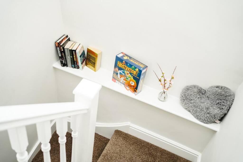 Newly Renovated Modern 4 Bed 3 Bath Apartment ロンドン エクステリア 写真