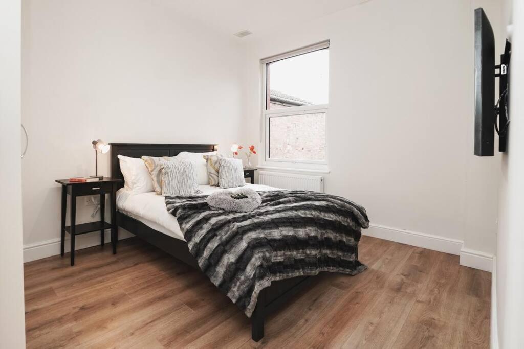 Newly Renovated Modern 4 Bed 3 Bath Apartment ロンドン エクステリア 写真