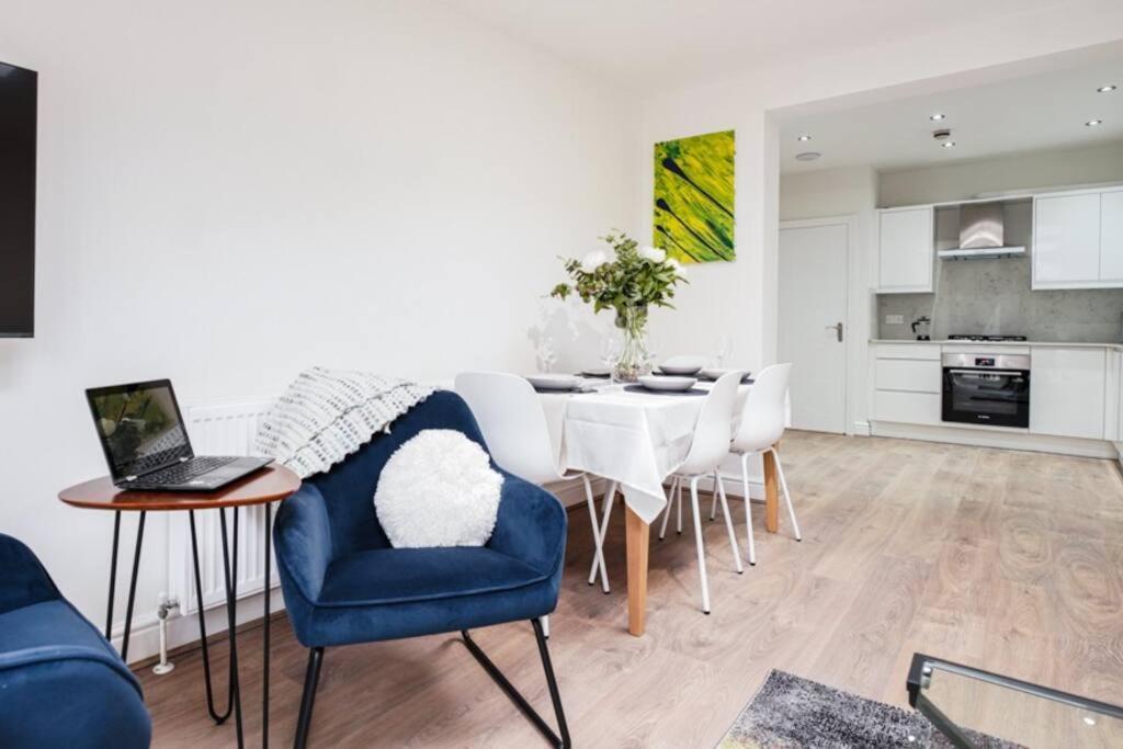 Newly Renovated Modern 4 Bed 3 Bath Apartment ロンドン エクステリア 写真