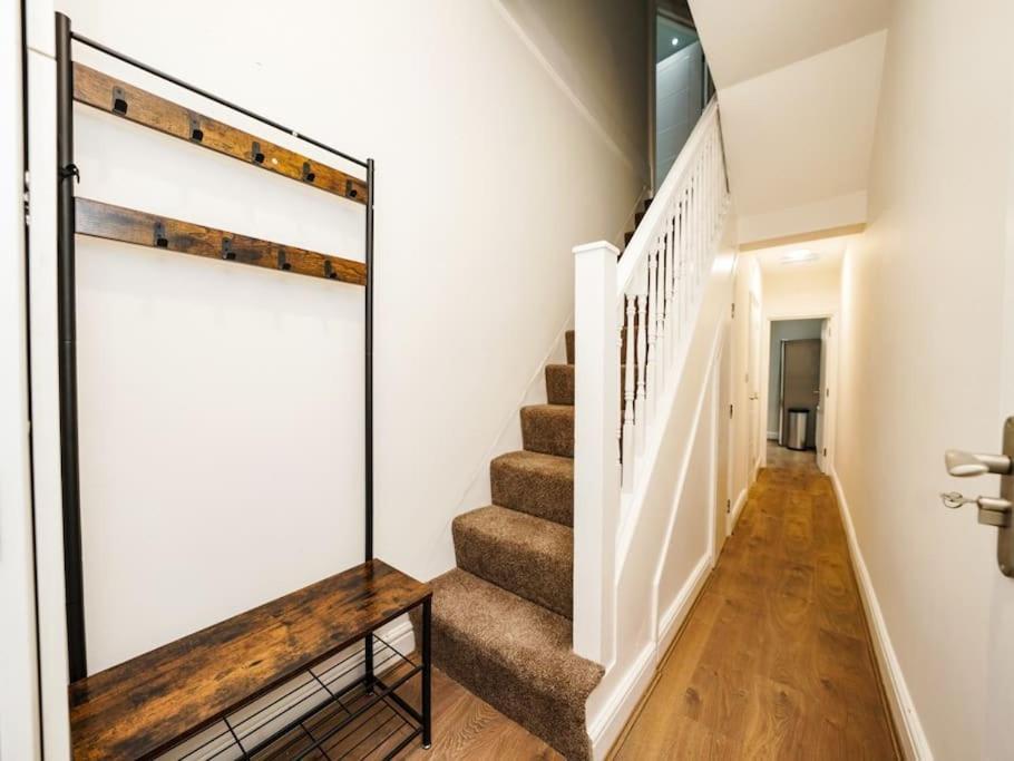 Newly Renovated Modern 4 Bed 3 Bath Apartment ロンドン エクステリア 写真