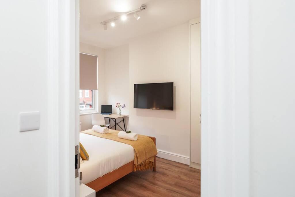 Newly Renovated Modern 4 Bed 3 Bath Apartment ロンドン エクステリア 写真
