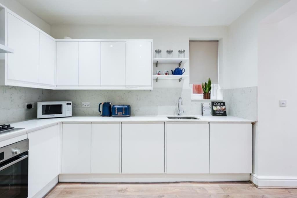 Newly Renovated Modern 4 Bed 3 Bath Apartment ロンドン エクステリア 写真