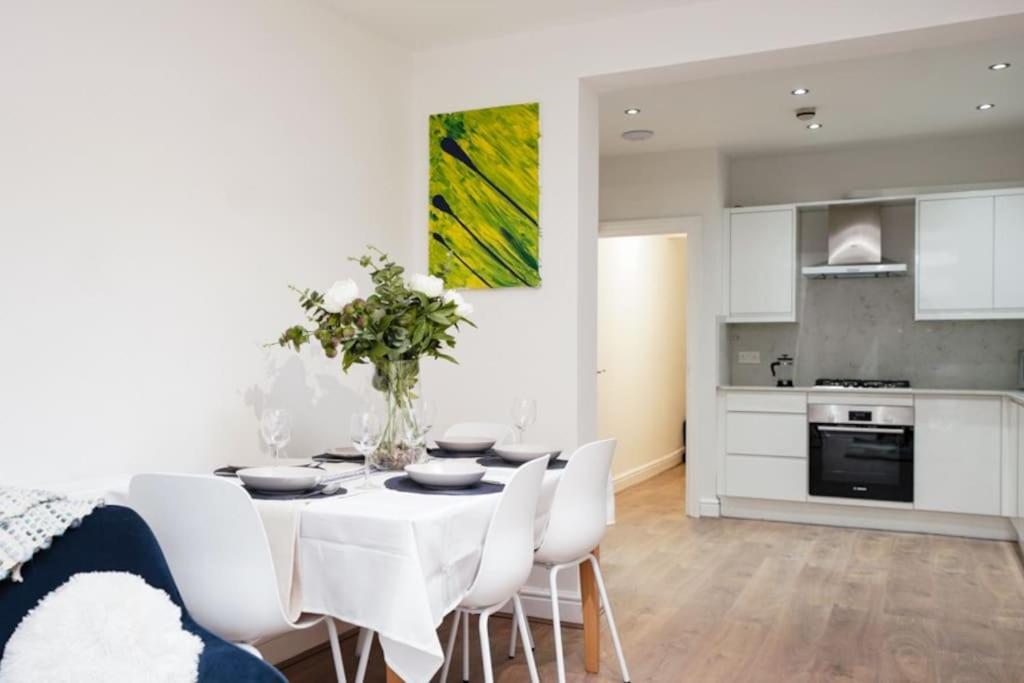 Newly Renovated Modern 4 Bed 3 Bath Apartment ロンドン エクステリア 写真