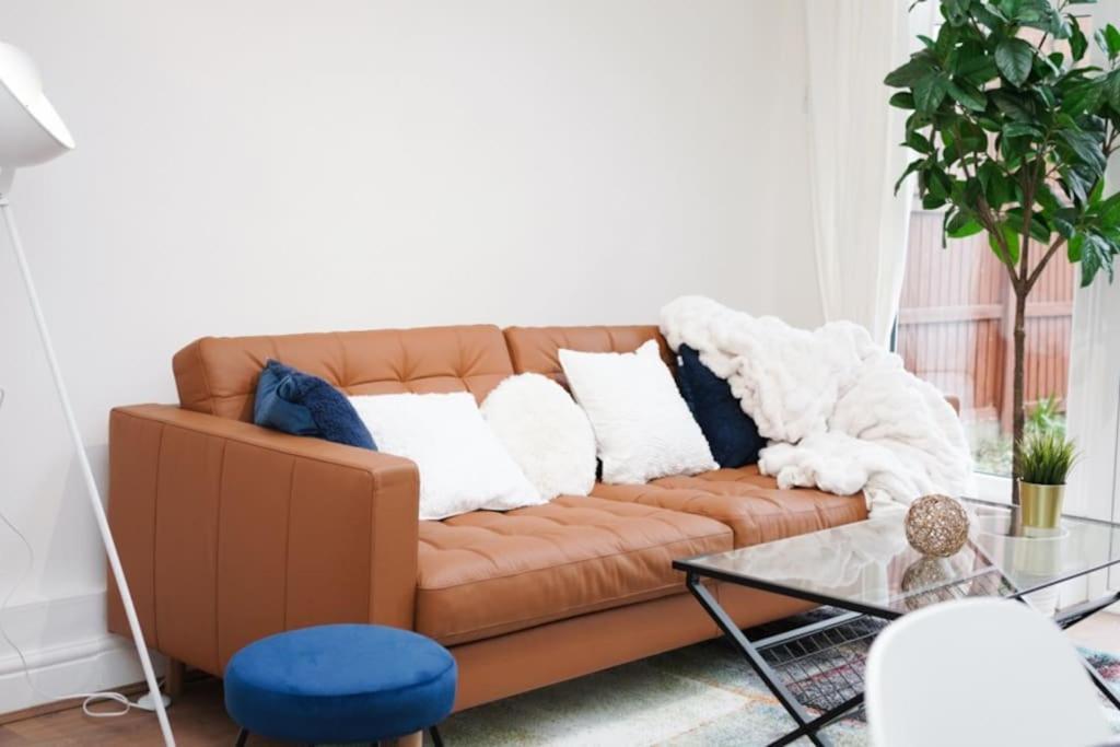 Newly Renovated Modern 4 Bed 3 Bath Apartment ロンドン エクステリア 写真