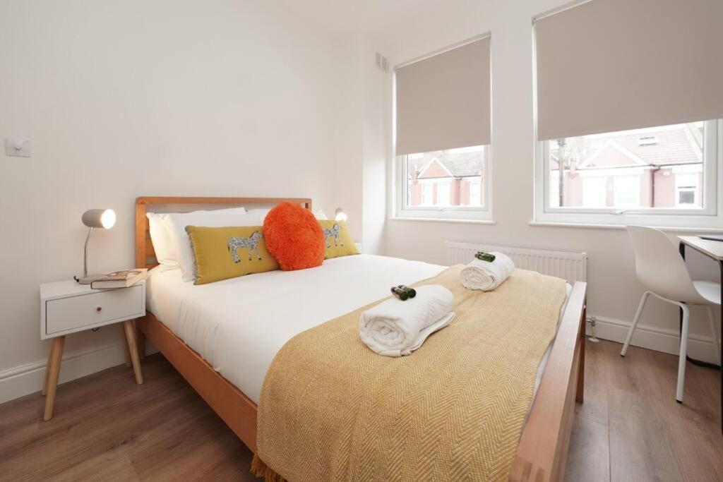 Newly Renovated Modern 4 Bed 3 Bath Apartment ロンドン エクステリア 写真