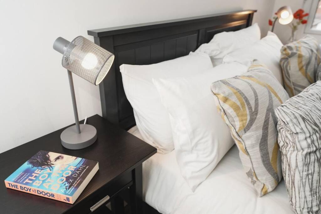 Newly Renovated Modern 4 Bed 3 Bath Apartment ロンドン エクステリア 写真